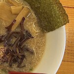 麺屋 だいくう - とんこつラーメン　右