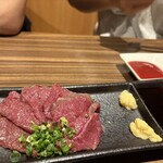 290円酒場 精肉屋 - 馬刺し好き