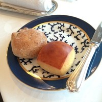 レストラン シャンボール - くるみといちじくのパン・ミルクパン