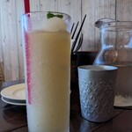 ドゥワンチャン - 季節のスムージー梨とパッションフルーツ