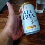 浜千鳥食堂 - 運転だからノンアルコールビールをオーダー。2種類ありましたよ。親指の先が黒いのはイカ墨です(笑)