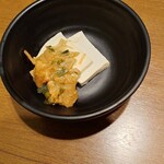 三陸の恵みを食す 石巻酒場 団欒 - お通し（豆腐&ピリ辛ねぎ味噌）