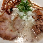 麺家 たけ田 - 牛骨白湯らぁ麺アップ