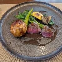 エピセ - ニュージーランド産仔羊背肉、本格パイ包み焼き(コリンキー、ツルムラサキ、甘長唐辛子、丸茄子)