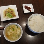 ミニ野菜炒め、ライス、スープ、お新香