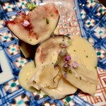 日本料理 鷹光 - 酢の物:海松貝・黒無花果