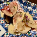 日本料理 鷹光 - 酢の物:海松貝・黒無花果