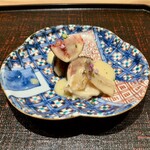 日本料理 鷹光 - 酢の物:海松貝・黒無花果