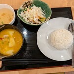 クルア ベンジャロン - マッサマンカレーセット 1320円