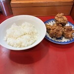 萬龍 - ライス150円、ミニ唐揚げ200円