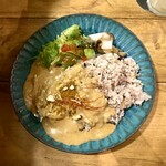 CURRY BAR CAFE 三月の水 - 無水ココナッツ牡蠣カレー ¥1,450- (税込)