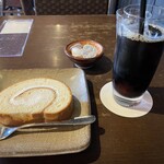 水屋 - 水出し温泉アイス珈琲と湯澤ロール