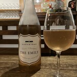 ビストロマルコ - 樽熟成していないシャルドネと少し樽熟成させたピノノワールをブレンドした南アのワイン