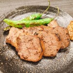 なぎ丸 - 豚舌燻製焼き締め