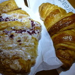 Bread & Roses - 右がこちらのお店のクロワッサン！左は、ピエール・エルメのクロワッサン・イスパハン！