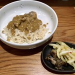 千ふく - 天城黒豚 マッサマンカレー 玉葱と牡蠣のアチャール