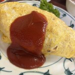 ともべ食堂 - ケチャップの酸味が鶏肉を引き立てる