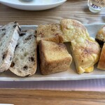 ベーカリーレストラン グランシャリオ - 三巡目〜甘いパン。お腹いっぱいなのについつい……