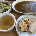 ベーカリーレストラン グランシャリオ - ランチ〜3種のきのこと牛骨入りカレーソース