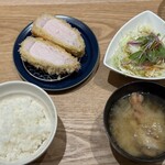 とんかつ成蔵 - 特ロース、白米、豚汁、サラダ
