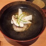 日本料理 晴山 - 車海老の真丈とブータン松茸のお椀