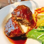 洋食屋 アターブル - わっ！肉汁たっぷり！