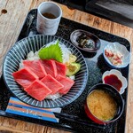 光る海 - 本マグロ中トロ丼