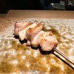 炭割烹 新谷 - 熊野地鶏のもも塩