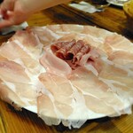 ピッツェリア パーレンテッシ - ⚫名物タマニーニスライサーで擦る極薄生ハムとサラミの盛り合わせ（2人前）