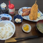 魚津丸食堂 - フライが大きい（笑）
