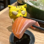 江坂海鮮食堂 はなれ おーうえすと - サーモン、にゅ～～ん！