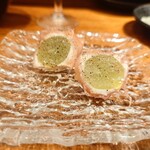 天ぷらとワイン 大塩 - マスカットとチーズ生ハム巻き