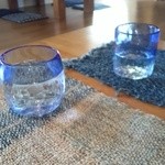 てんtoてん - 敷物もグラスもキュートです。