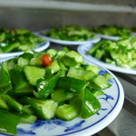 來來水餃店 - 胡麻油と唐辛子で和えた、砕いた胡瓜