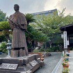 磯料理 辻 - お吉が祀ってあるお墓と坂本龍馬