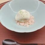 日本料理 久丹 - 無花果の白和えです。底は水煮した無花果のかき氷です