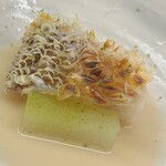 日本料理 久丹 - 鱗を熱い油で起たせてから、炭火でじっくりと焼き上げます