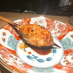 炭割烹 新谷 - 地鶏つくねタレ