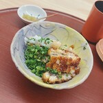 日本料理 久丹 - 博多湾沖で漁師さんが一本釣り。川うなぎは一生を川で終えるので、エサは蛙や小さな淡水魚に貝、藻草など。それに比べて海うなぎは甲殻類が餌なので、味わいの違いは明瞭でした