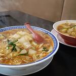彩華ラーメン - 玉子入りの大、1320円。