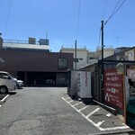 ロートンヌ - 駐車場入り口（ローソン手前を左）