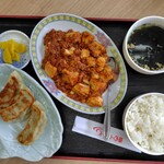 スマート中華 - 料理写真:麻婆豆腐定食657円＋焼き餃子217円