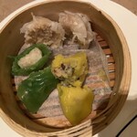 中国料理 翆陽 - 点心三種（肉エビ野沢菜）カットしてみました！