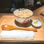 炭割烹 新谷 - 地鶏とヒラタケの土鍋炊き込みご飯