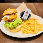 ウルフギャング・パック エクスプレス - サワークリームオニオンチキンバーガー