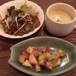 休日や - アボ・タコ＋タンドリーチキンのガレットのサラダとスープ