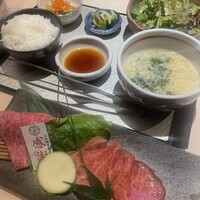 牛刺しと焼肉 仔虎 クリスロード店 - 