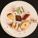 プールトワ - ランチコース 2000円 のデザート盛り合わせ