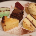 プールトワ - ランチコース 2000円 のデザート盛り合わせ