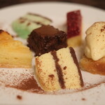 プールトワ - ランチコース 2000円 のデザート盛り合わせ